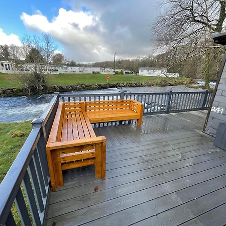 Stunning 3 Bed Riverside Cabin In Snowdonia Caeathro Zewnętrze zdjęcie