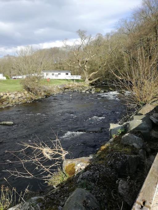 Stunning 3 Bed Riverside Cabin In Snowdonia Caeathro Zewnętrze zdjęcie