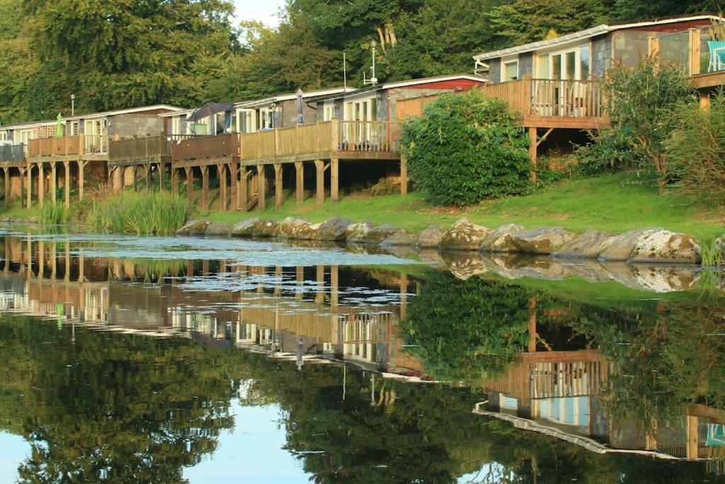 Stunning 3 Bed Riverside Cabin In Snowdonia Caeathro Zewnętrze zdjęcie