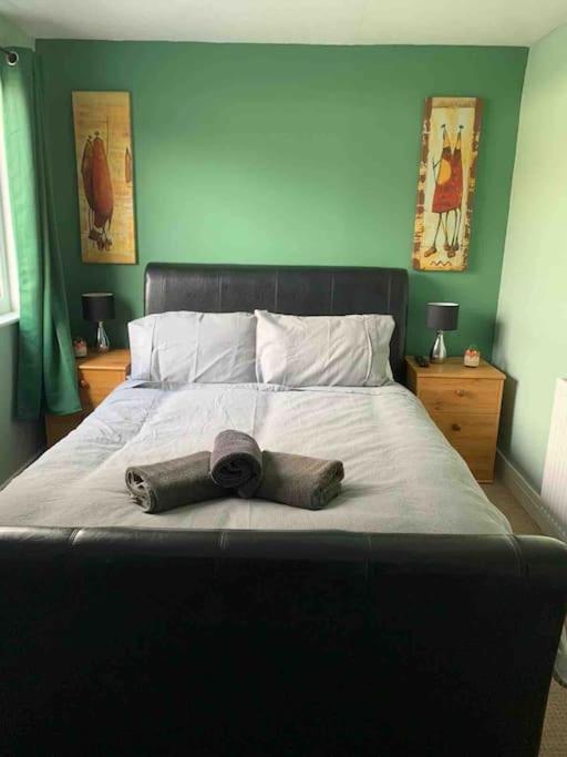 Stunning 3 Bed Riverside Cabin In Snowdonia Caeathro Zewnętrze zdjęcie