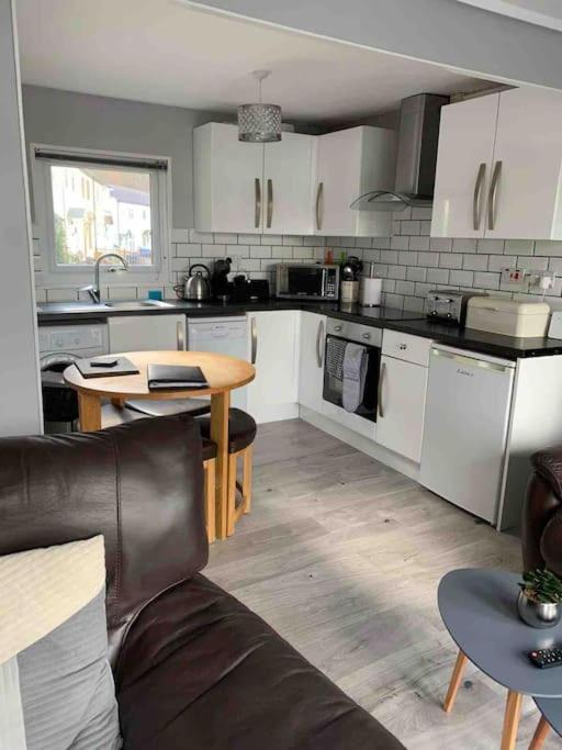 Stunning 3 Bed Riverside Cabin In Snowdonia Caeathro Zewnętrze zdjęcie