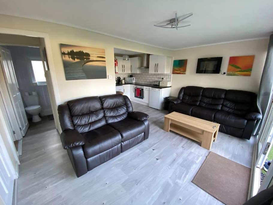 Stunning 3 Bed Riverside Cabin In Snowdonia Caeathro Zewnętrze zdjęcie