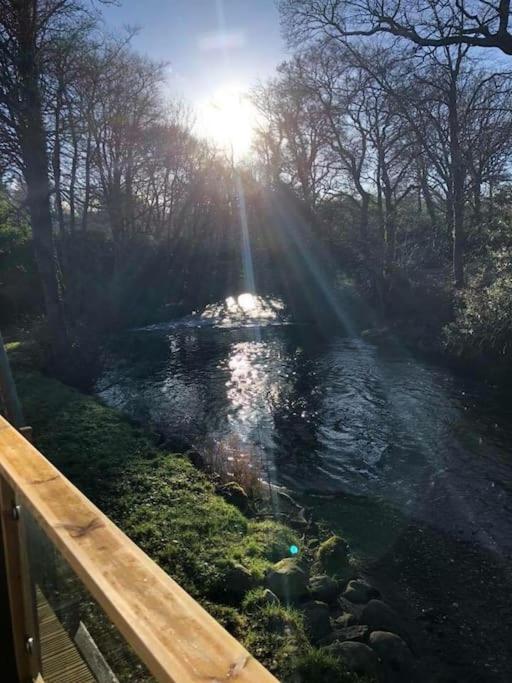 Stunning 3 Bed Riverside Cabin In Snowdonia Caeathro Zewnętrze zdjęcie